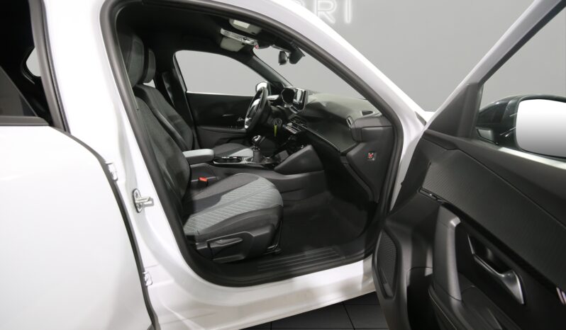 
								Peugeot 2008 1.2 PureTech Allure full									