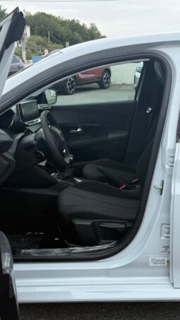 
										PEUGEOT 208 1.2 full									