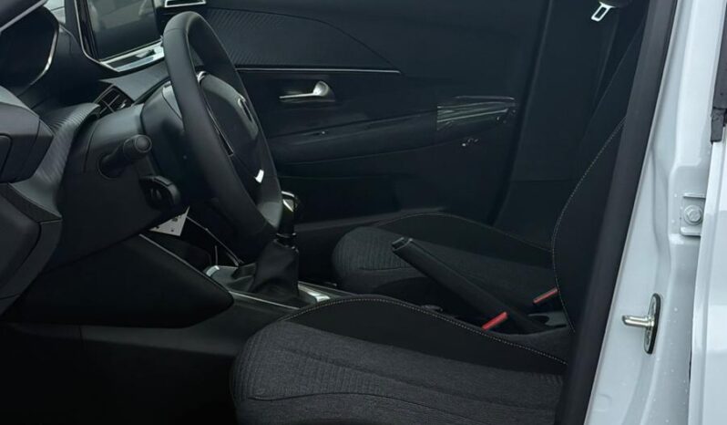 
								PEUGEOT 208 1.2 full									
