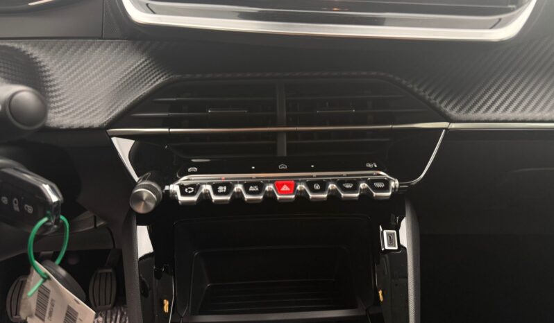 
								PEUGEOT 208 1.2 full									