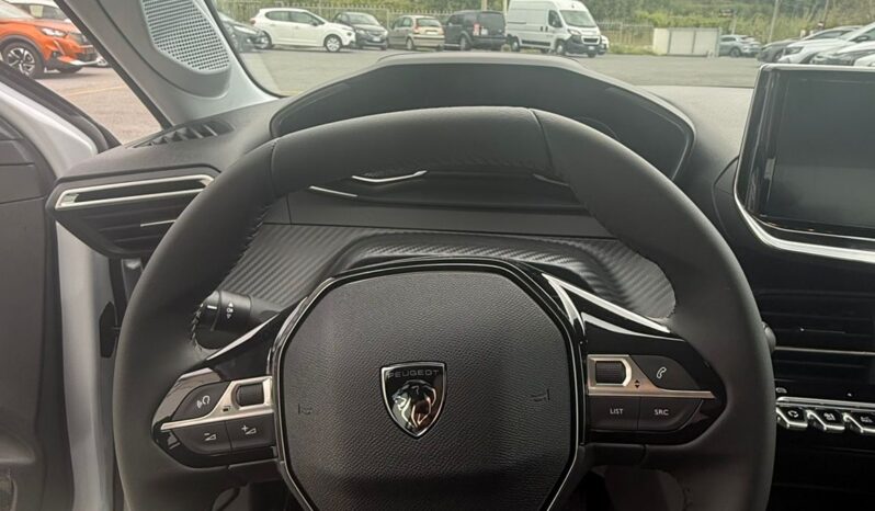 
								PEUGEOT 208 1.2 full									